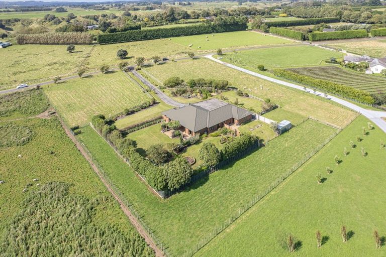 Photo of property in 35 Saint Oswalds Drive, Brunswick, 4571