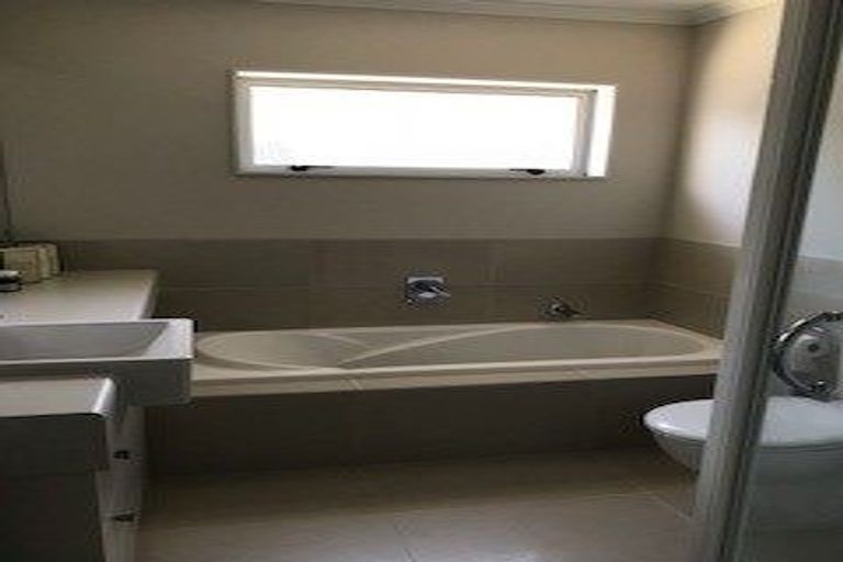 Photo of property in 104 Flat Bush School Road, Flat Bush, Auckland, 2019