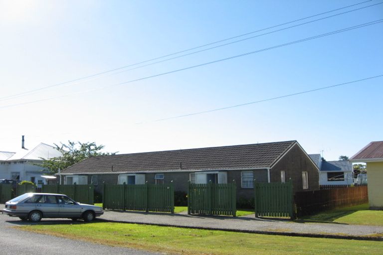 Photo of property in 27 Wakefield Street, Westport, 7825