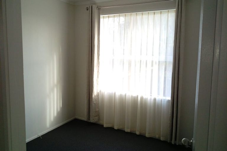 Photo of property in 325 Roscommon Road, Clendon Park, Auckland, 2103