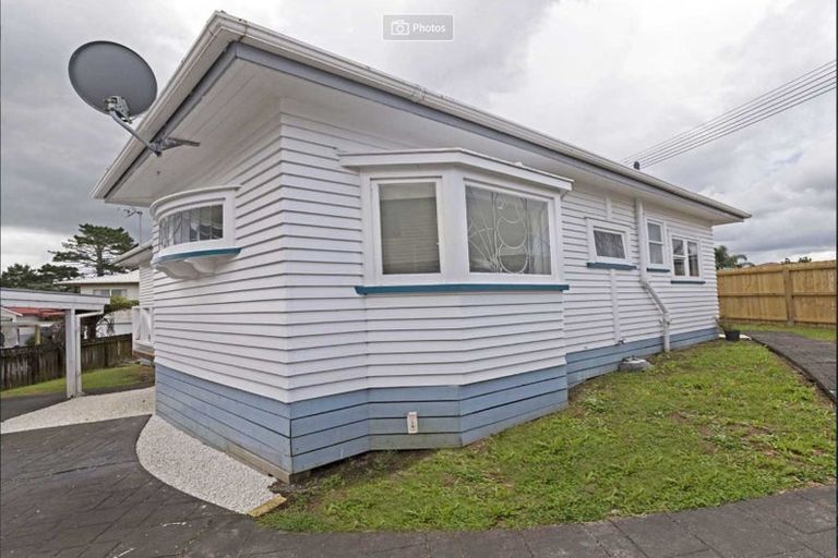 Photo of property in 1/23 Luckens Road, West Harbour, Auckland, 0618