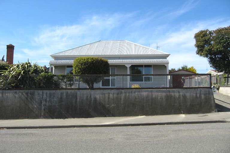 Photo of property in 21 Avenue Road, West End, Timaru, 7910