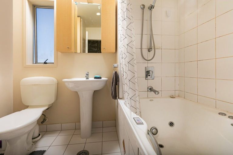 Photo of property in 14/3 Riverside Road, Orewa, 0931