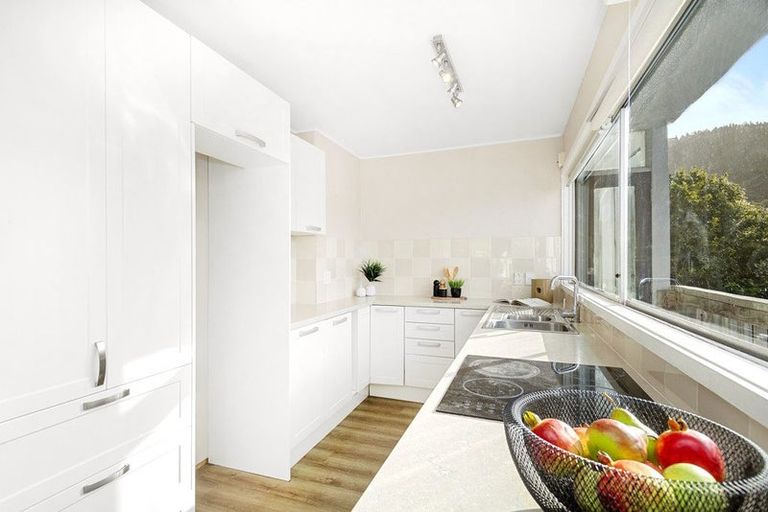 Photo of property in 1a Woodstock Terrace, Tawa, Wellington, 5028