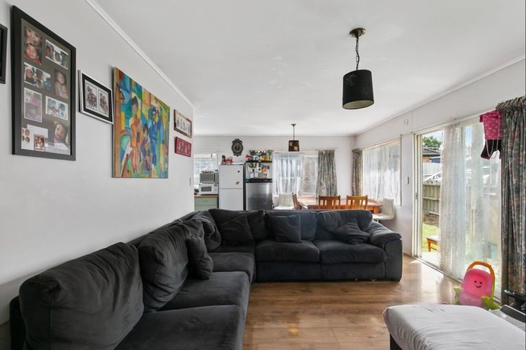 Photo of property in 2c Matipo Road, Te Atatu Peninsula, Auckland, 0610