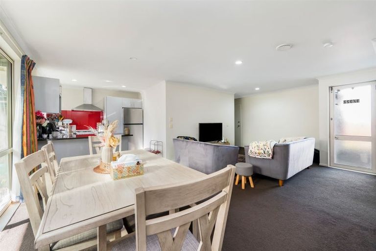 Photo of property in 1/322 West Coast Road, Glen Eden, Auckland, 0602