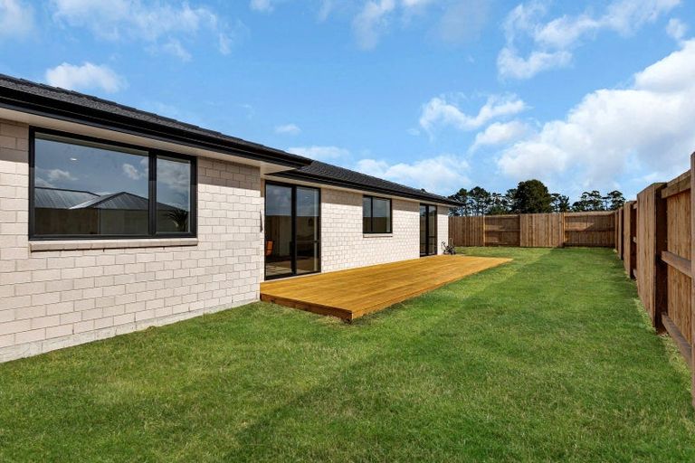 Photo of property in 55 Te Taniwha Road, One Tree Point, 0118