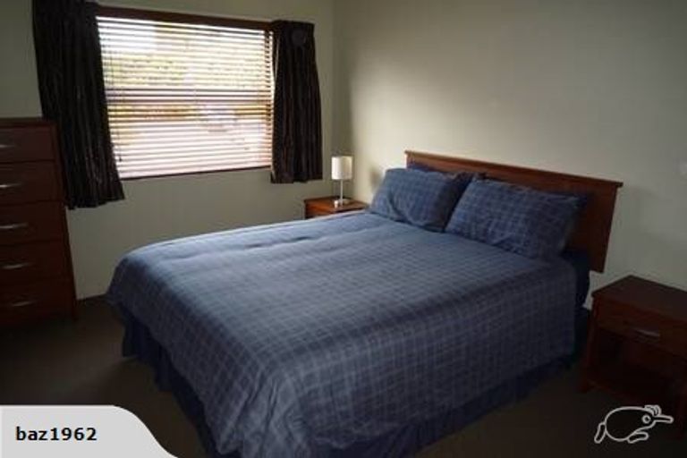 Photo of property in 1/40 Scarlet Oak Drive, Schnapper Rock, Auckland, 0632