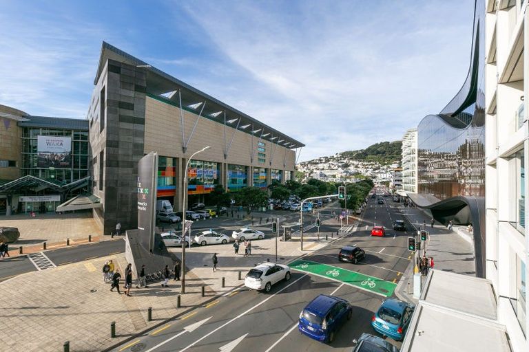 Photo of property in Portal Apartments, 2e/42 Cable Street, Te Aro, Wellington, 6011