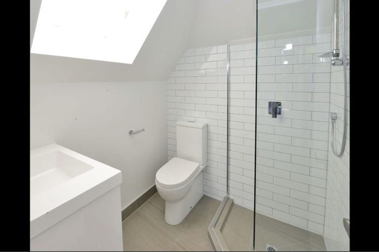 Photo of property in 2/26 Sandown Road, Rothesay Bay, Auckland, 0630