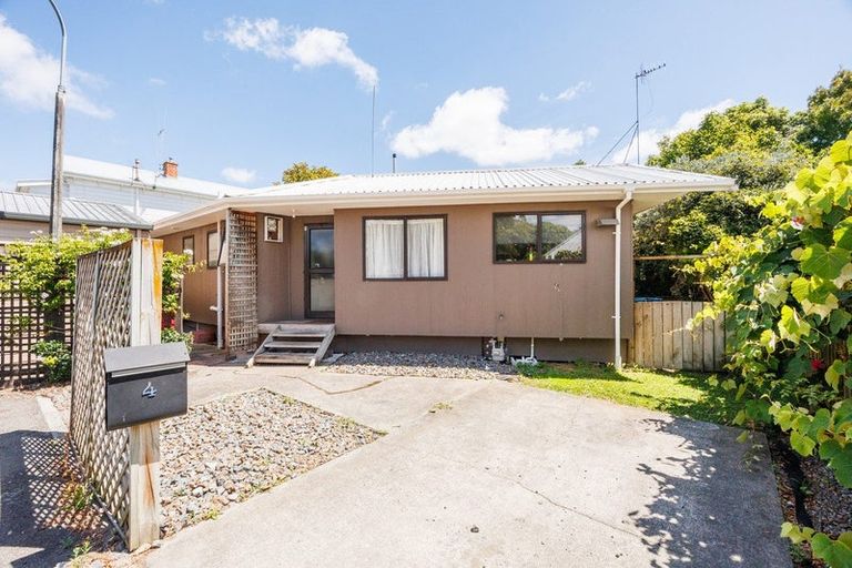 Photo of property in 4 Newland Court, Palmerston North, 4410