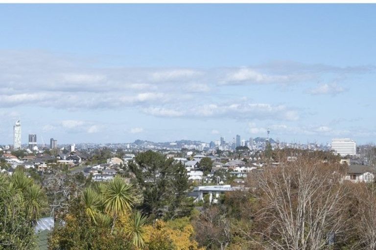 Photo of property in 38 Parr Terrace, Castor Bay, Auckland, 0620