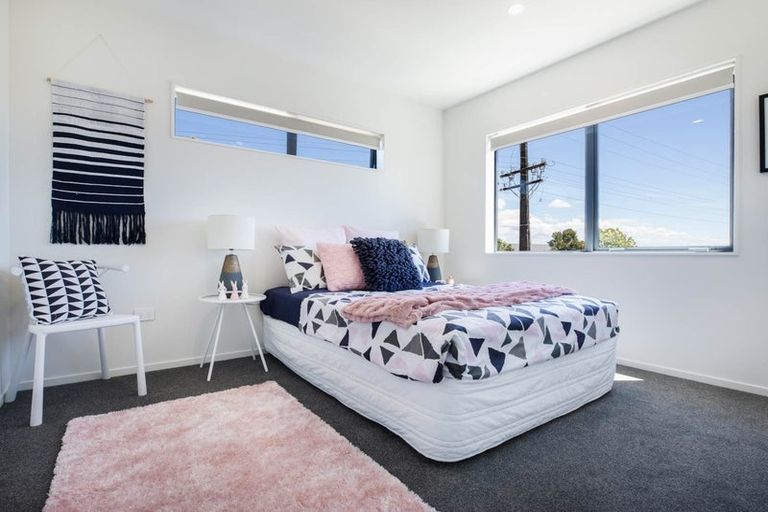 Photo of property in 1/66 Seymour Road, Sunnyvale, Auckland, 0612