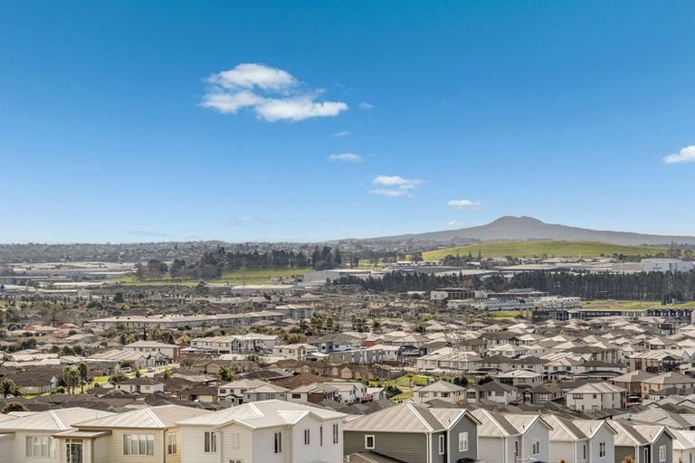 Photo of property in 12 Elevation Street, Flat Bush, Auckland, 2019