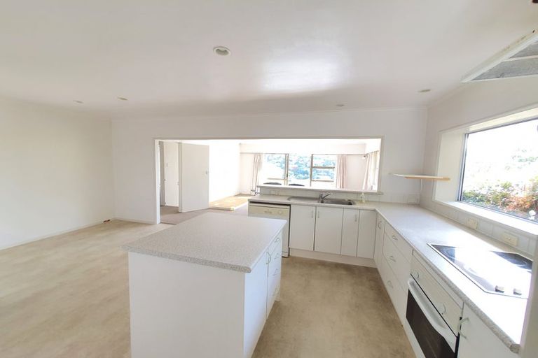 Photo of property in 19 Shanaway Rise, Hillcrest, Auckland, 0627