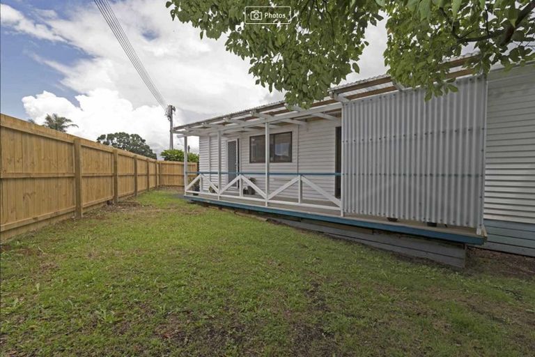 Photo of property in 1/23 Luckens Road, West Harbour, Auckland, 0618