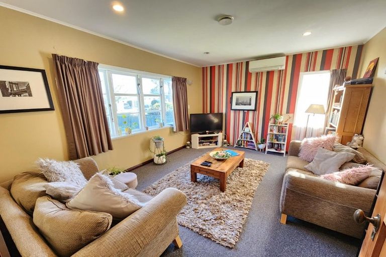 Photo of property in 242 College Street, West End, Palmerston North, 4412