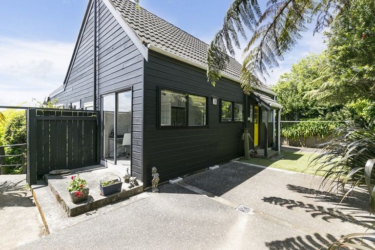 Photo of property in 74b Beauchamp Street, Karori, Wellington, 6012