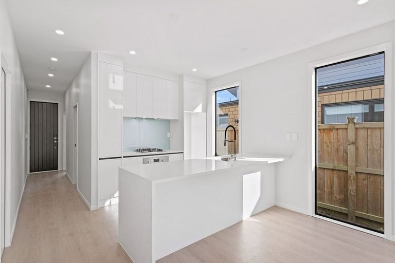 Photo of property in 48 Clayden Shuttleworth Street, Papakura, 2110