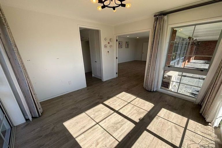 Photo of property in 24 Crescent Hills Court, Northpark, Auckland, 2013