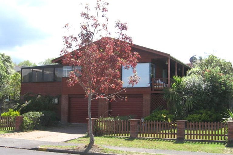 Photo of property in 33 Lagoon Way, West Harbour, Auckland, 0618