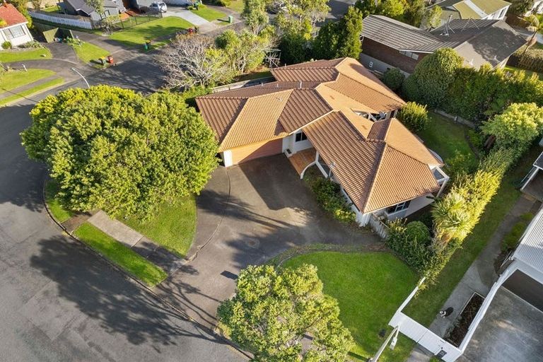 Photo of property in 1 Halldene Terrace, Red Beach, 0932