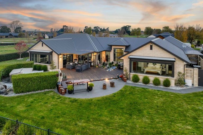 Photo of property in 18 Mara-kai Place, Pegasus, 7612