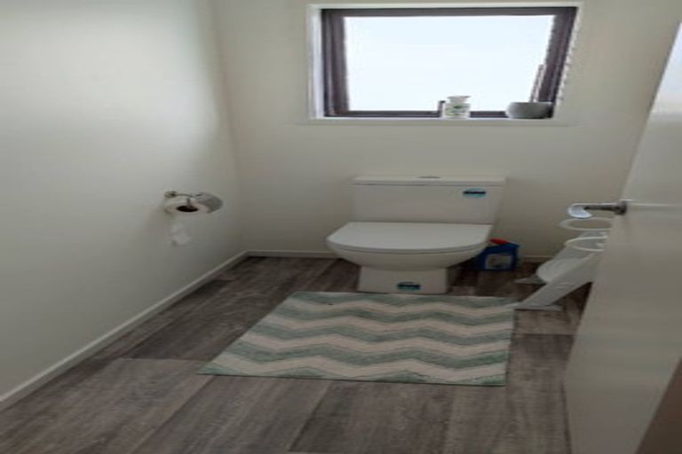 Photo of property in 8 Trosk Place, Waiuku, 2123