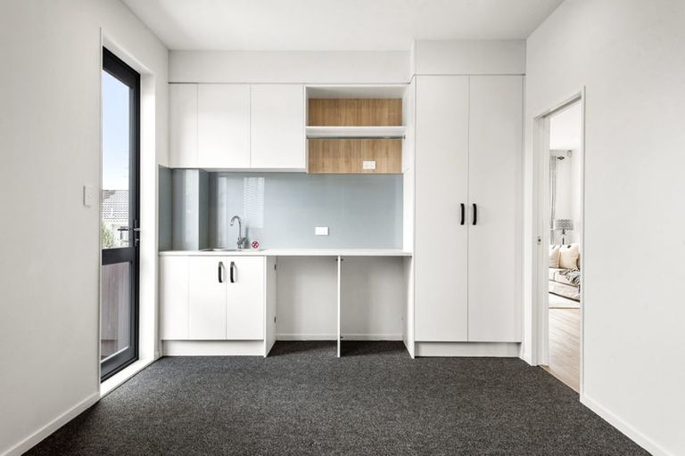 Photo of property in 49a Meadowood Drive, Unsworth Heights, Auckland, 0632