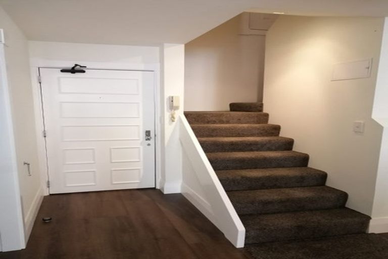 Photo of property in Whitmore Apartments, 1c/7 Stout Street, Wellington Central, Wellington, 6011