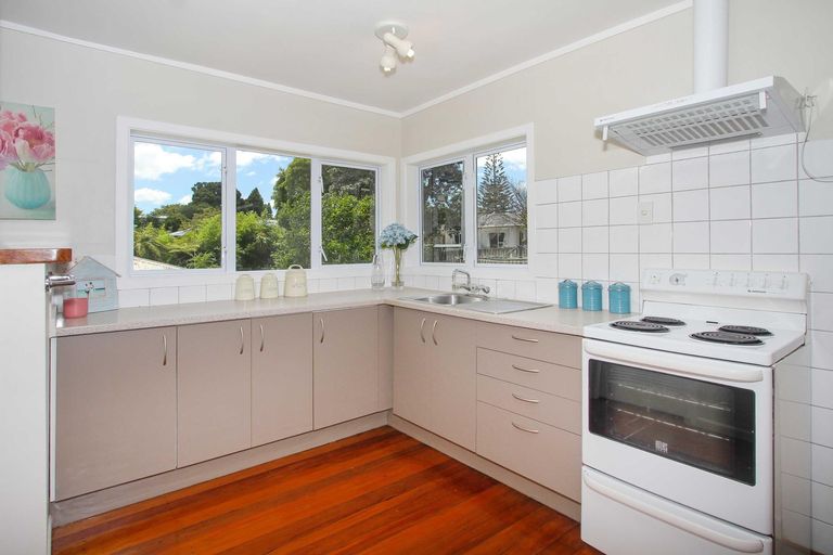 Photo of property in 187a Edmonton Road, Te Atatu South, Auckland, 0610