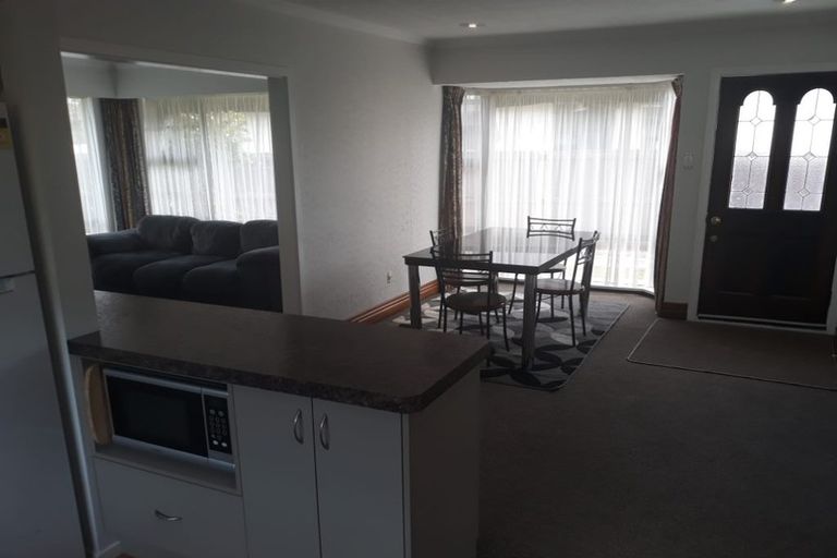 Photo of property in 33 Farquhars Road, Redwood, Christchurch, 8051