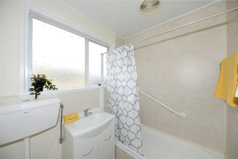 Photo of property in 20 Rowcliffe Crescent, Avonside, Christchurch, 8061