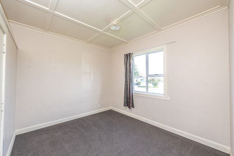 Photo of property in 184 Cornfoot Street, Castlecliff, Whanganui, 4501
