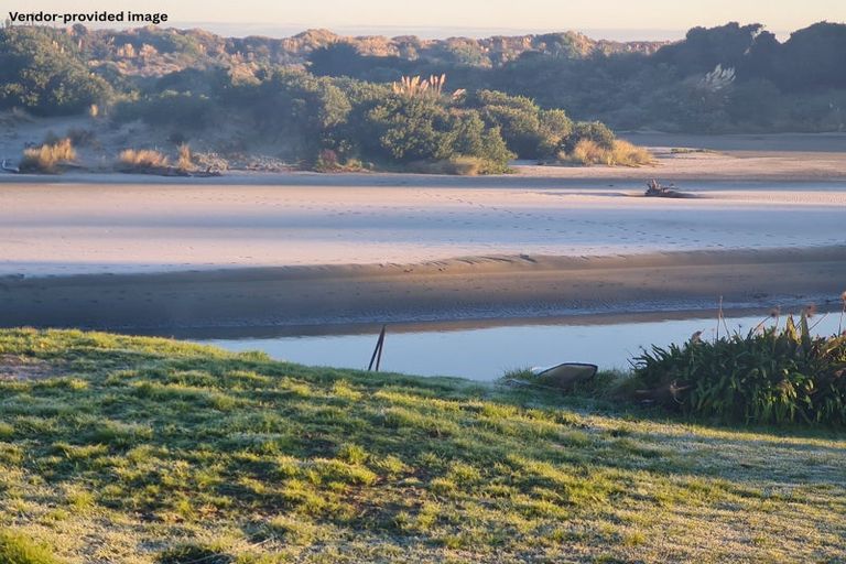 Photo of property in 21 Manga-pirau Street, Waikawa Beach, Manakau, 5573