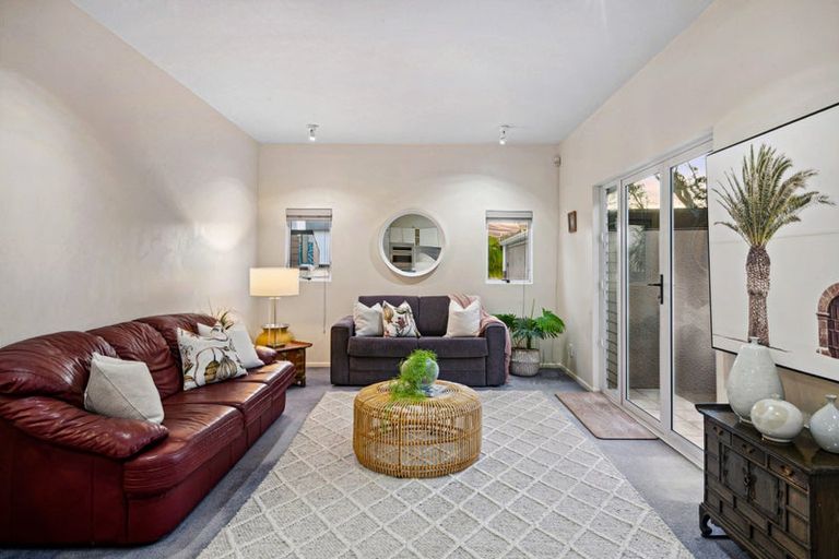 Photo of property in 27c Heathcote Road, Castor Bay, Auckland, 0620