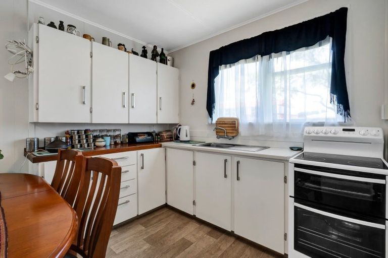 Photo of property in 48 Endeavour Street, Marfell, New Plymouth, 4310