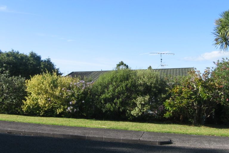 Photo of property in 26 Raymond Terrace, Northcote, Auckland, 0627