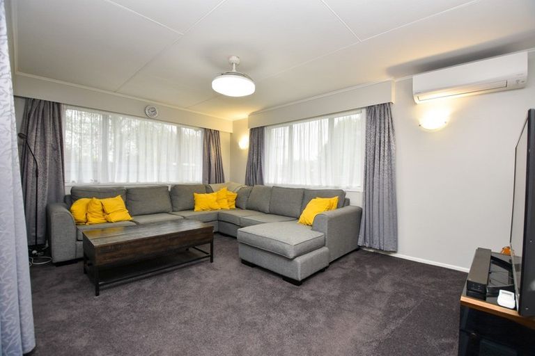 Photo of property in 76 Victoria Street, Carterton, 5713