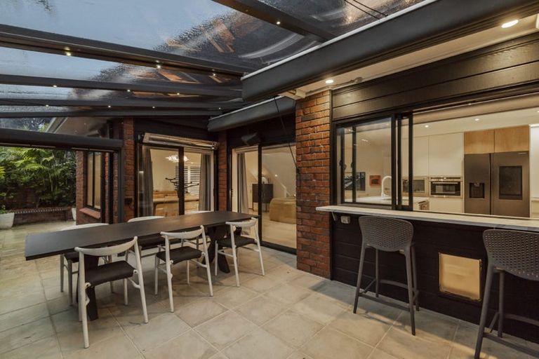 Photo of property in 33 Craig Road, Milford, Auckland, 0620