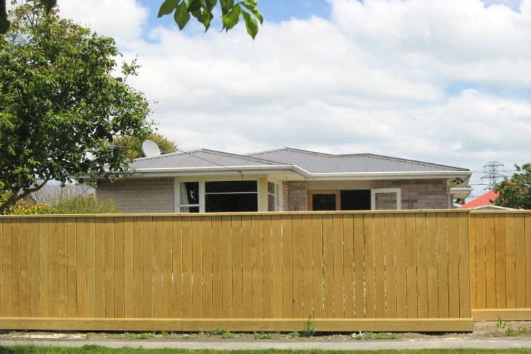 Photo of property in 43 Appleby Crescent, Burnside, Christchurch, 8053