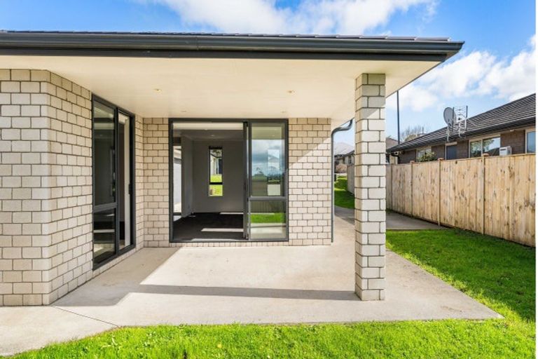 Photo of property in 15 Pyne Crescent, Pokeno, 2402