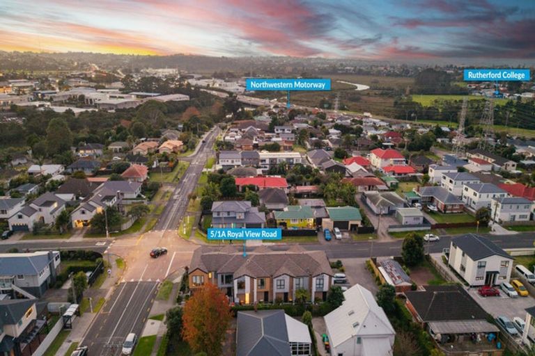 Photo of property in 5/1a Royal View Road, Te Atatu South, Auckland, 0610