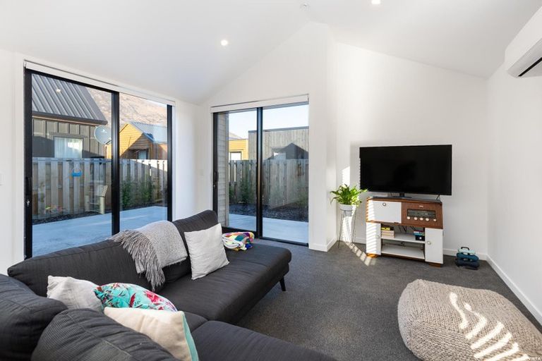 Photo of property in 14 Longlands Street, Lake Hayes Estate, Queenstown, 9304