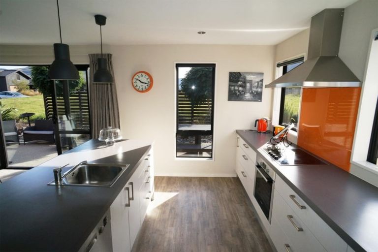 Photo of property in 6 Hovingham Court, Jacks Point, Queenstown, 9371