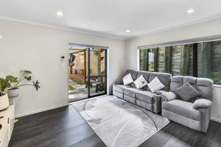 Photo of property in 17a Keri Vista Rise, Papakura, 2110