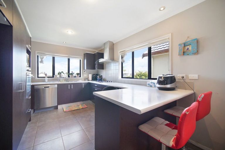 Photo of property in 27 Sonoma Crescent, Oteha, Auckland, 0632