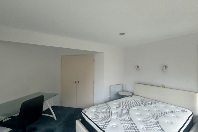 Photo of property in 2/823 East Coast Road, Northcross, Auckland, 0630