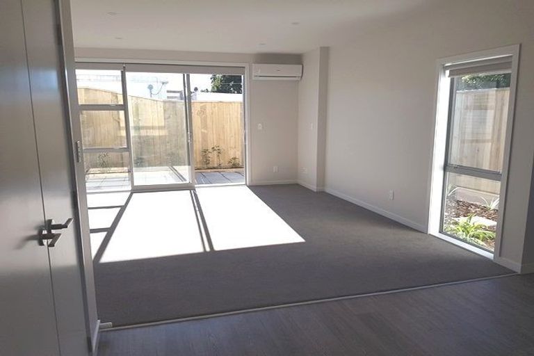 Photo of property in 1/32 Dr Taylor Terrace, Johnsonville, Wellington, 6037