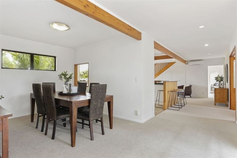 Photo of property in 411 Waitakere Road, Taupaki, Henderson, 0782